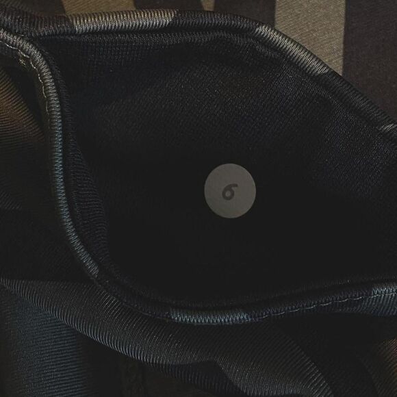 Lululemon geometric print Women’s Black khaki leggings size 6 - Picture 4 of 4